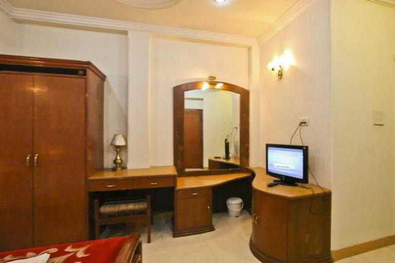 Mandakini Kanpur Esterno foto